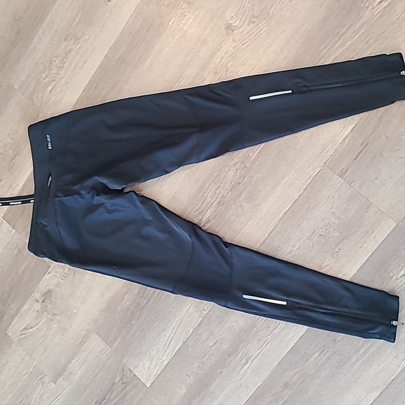 Like new Nike Black long Reflective leggings. - Picture 6 of 6